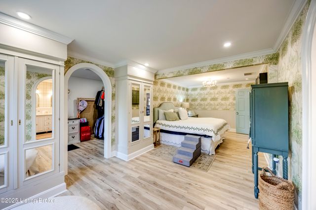 219 Wood Rd, Lyndon, KY 40222