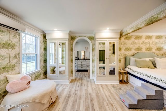 219 Wood Rd, Lyndon, KY 40222