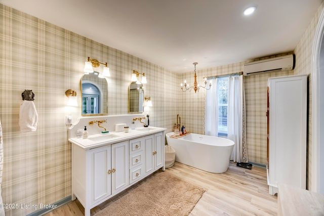 219 Wood Rd, Lyndon, KY 40222