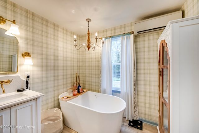 219 Wood Rd, Lyndon, KY 40222