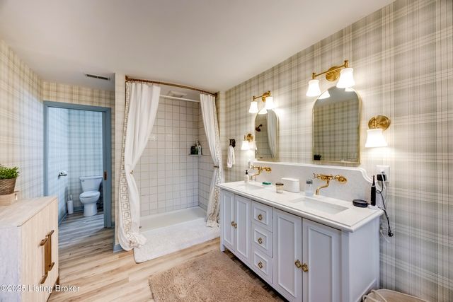 219 Wood Rd, Lyndon, KY 40222