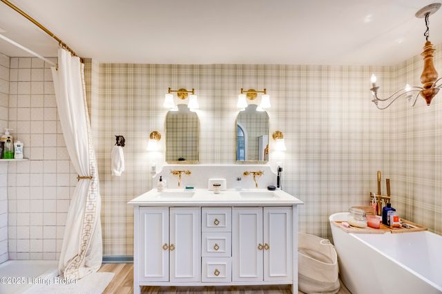 219 Wood Rd, Lyndon, KY 40222