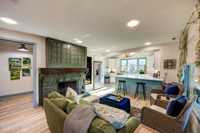 219 Wood Rd, Lyndon, KY 40222