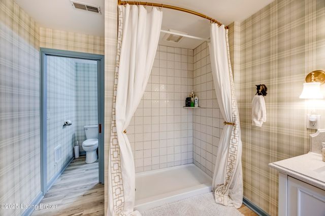 219 Wood Rd, Lyndon, KY 40222