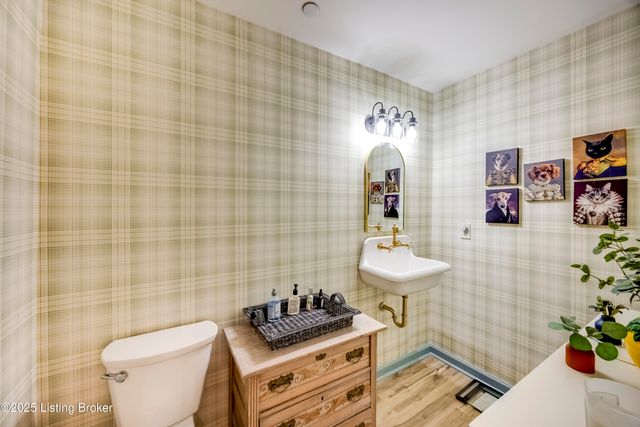 219 Wood Rd, Lyndon, KY 40222