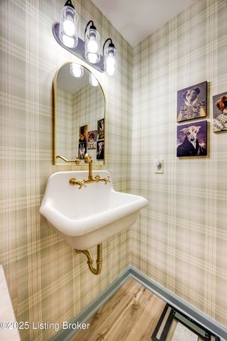 219 Wood Rd, Lyndon, KY 40222