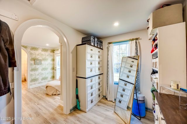 219 Wood Rd, Lyndon, KY 40222