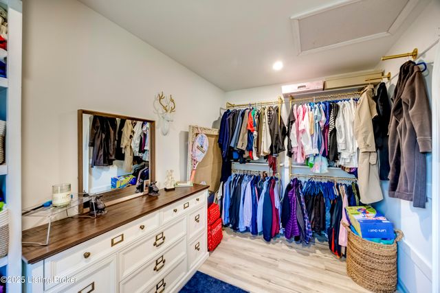 219 Wood Rd, Lyndon, KY 40222