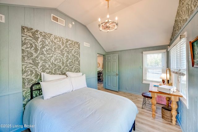 219 Wood Rd, Lyndon, KY 40222