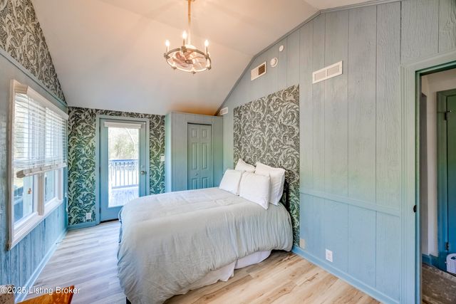 219 Wood Rd, Lyndon, KY 40222