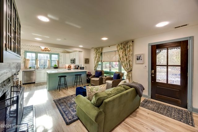 219 Wood Rd, Lyndon, KY 40222