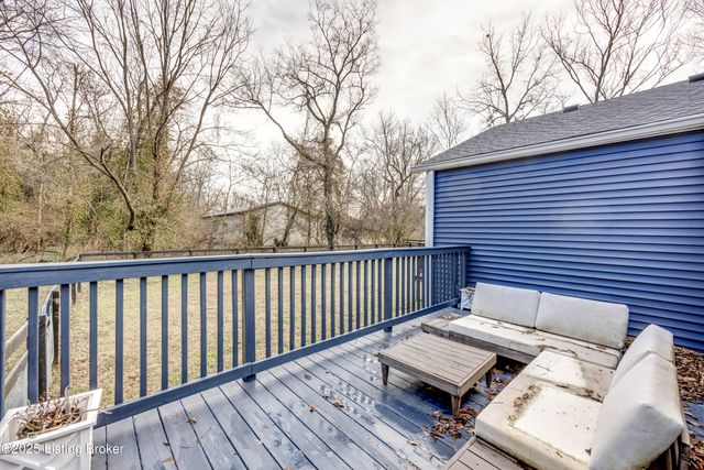 219 Wood Rd, Lyndon, KY 40222