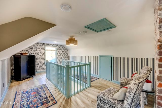 219 Wood Rd, Lyndon, KY 40222