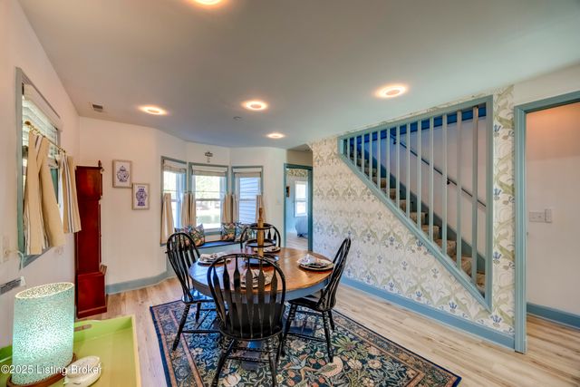 219 Wood Rd, Lyndon, KY 40222