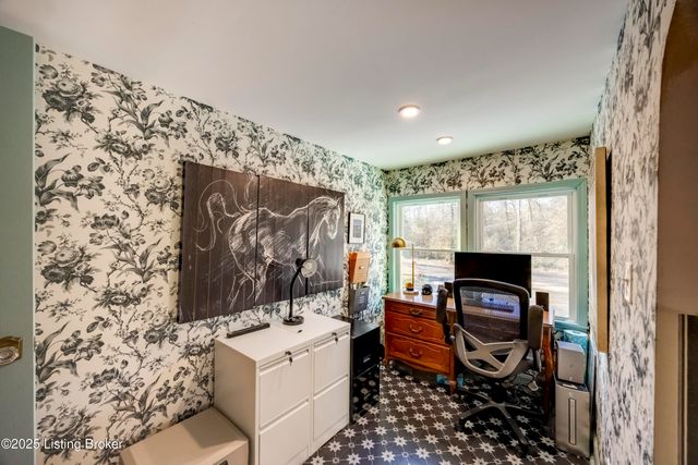 219 Wood Rd, Lyndon, KY 40222