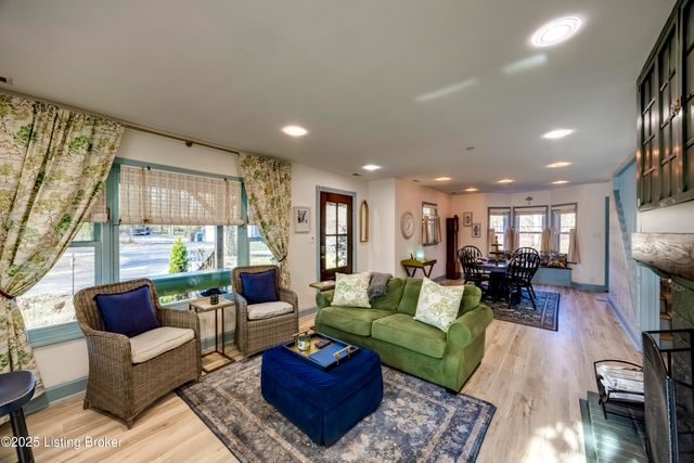 219 Wood Rd, Lyndon, KY 40222