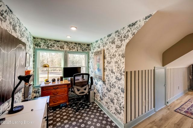 219 Wood Rd, Lyndon, KY 40222