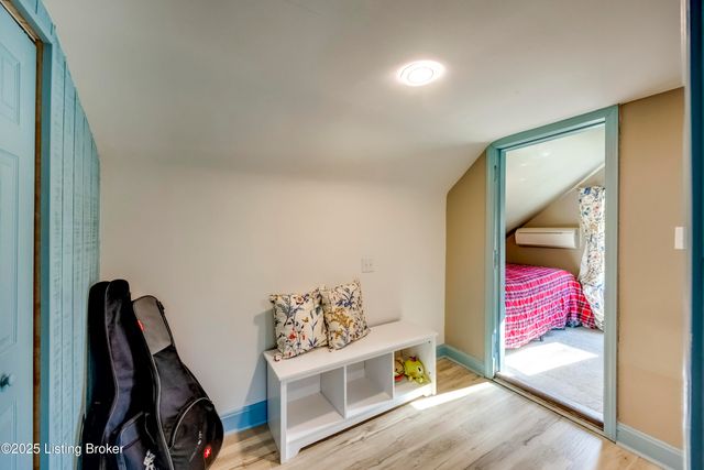 219 Wood Rd, Lyndon, KY 40222