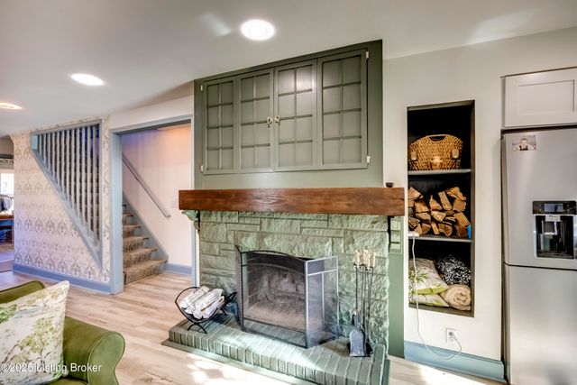 219 Wood Rd, Lyndon, KY 40222