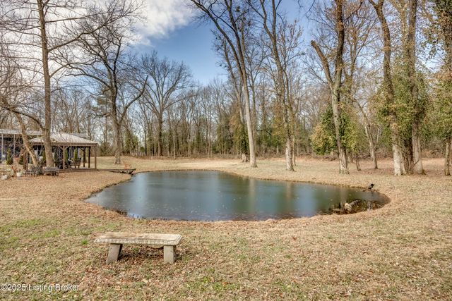 219 Wood Rd, Lyndon, KY 40222