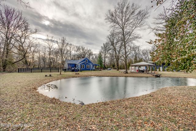 219 Wood Rd, Lyndon, KY 40222