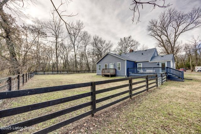 219 Wood Rd, Lyndon, KY 40222