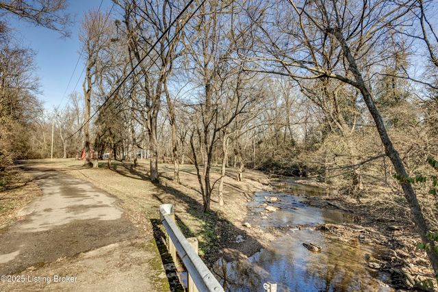 219 Wood Rd, Lyndon, KY 40222