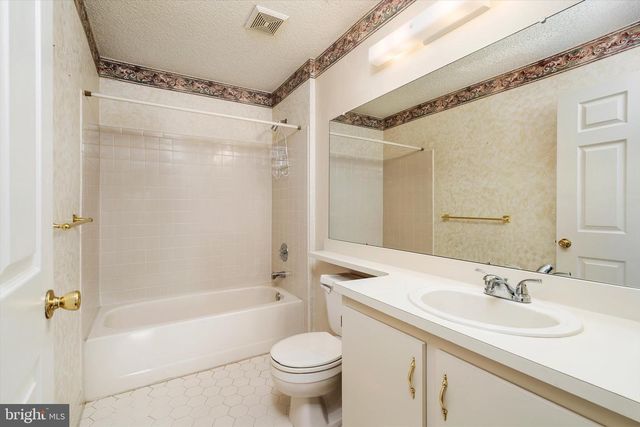 41 CHEVERNY CT, Hamilton, NJ 08619