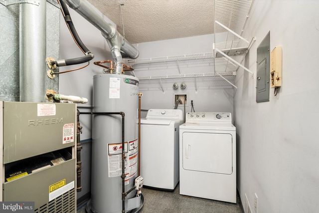 41 CHEVERNY CT, Hamilton, NJ 08619