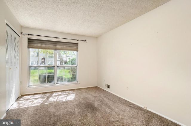 41 CHEVERNY CT, Hamilton, NJ 08619