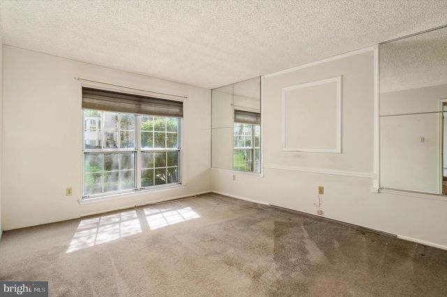 41 CHEVERNY CT, Hamilton, NJ 08619