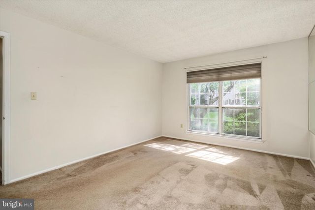 41 CHEVERNY CT, Hamilton, NJ 08619