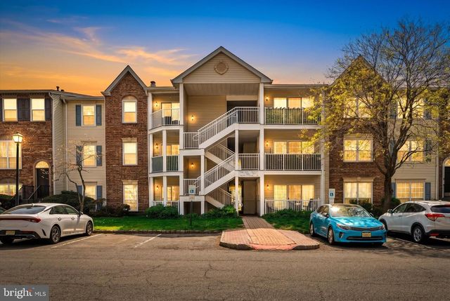 41 CHEVERNY CT, Hamilton, NJ 08619