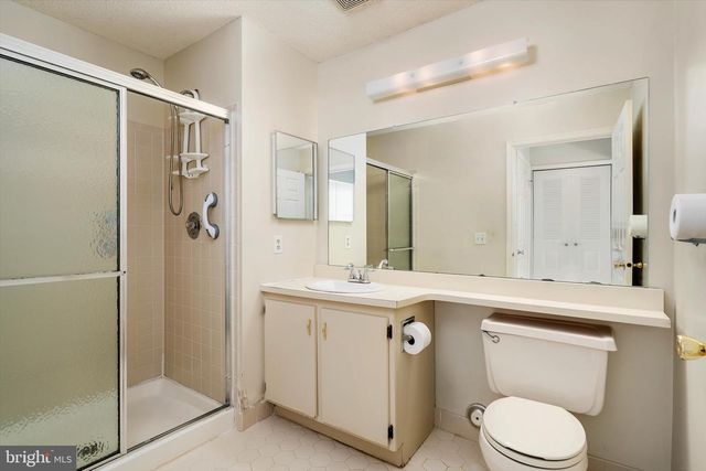 41 CHEVERNY CT, Hamilton, NJ 08619