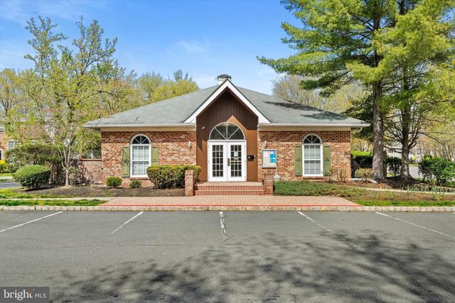 41 CHEVERNY CT, Hamilton, NJ 08619