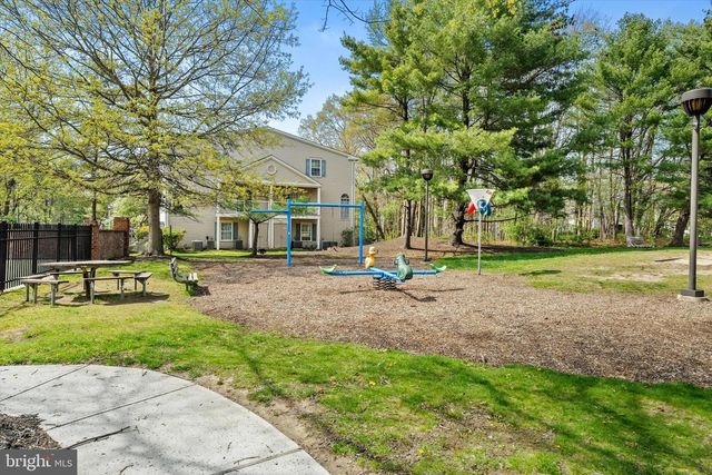 41 CHEVERNY CT, Hamilton, NJ 08619