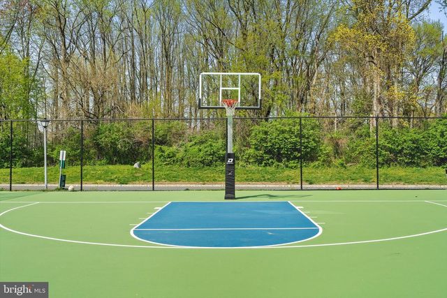 41 CHEVERNY CT, Hamilton, NJ 08619