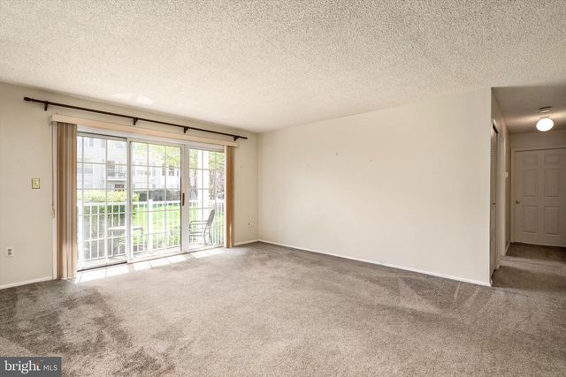 41 CHEVERNY CT, Hamilton, NJ 08619