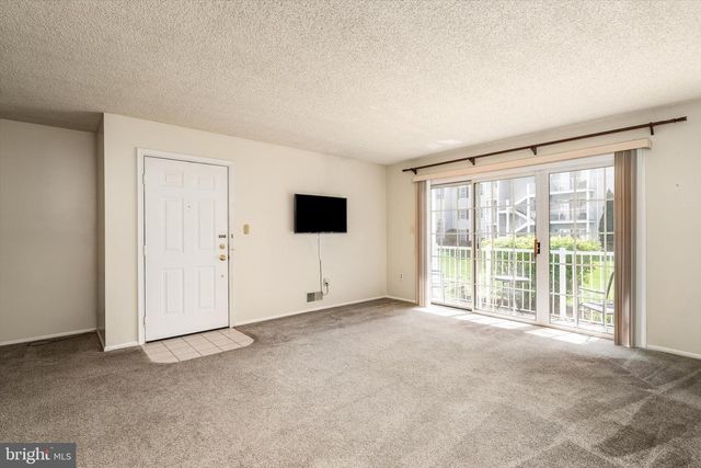 41 CHEVERNY CT, Hamilton, NJ 08619