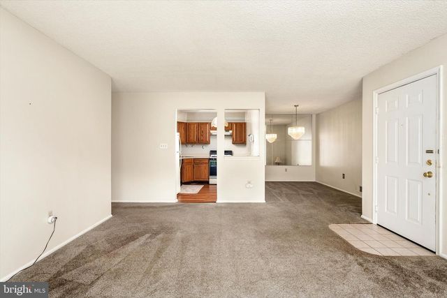 41 CHEVERNY CT, Hamilton, NJ 08619