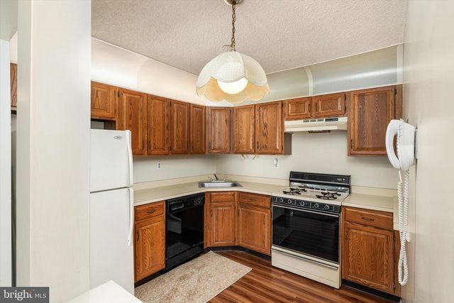 41 CHEVERNY CT, Hamilton, NJ 08619