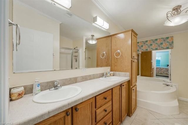 32 Sonderhen DR, Naples, FL 34114