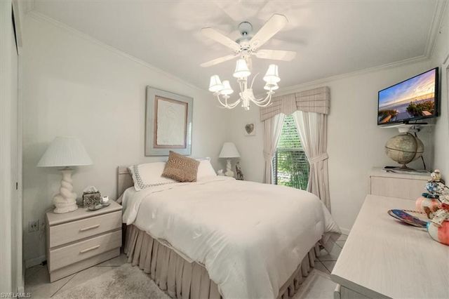 32 Sonderhen DR, Naples, FL 34114