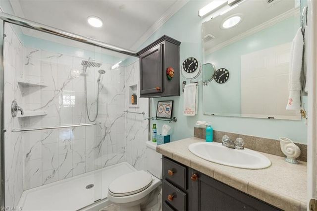 32 Sonderhen DR, Naples, FL 34114