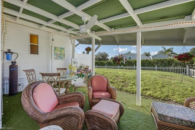 32 Sonderhen DR, Naples, FL 34114