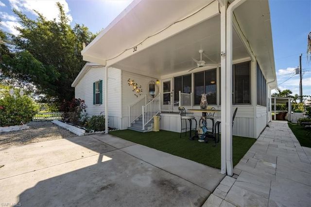 32 Sonderhen DR, Naples, FL 34114