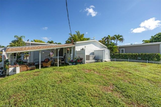 32 Sonderhen DR, Naples, FL 34114