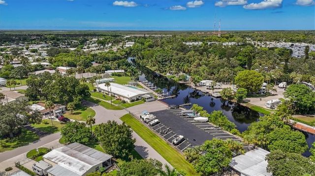 32 Sonderhen DR, Naples, FL 34114