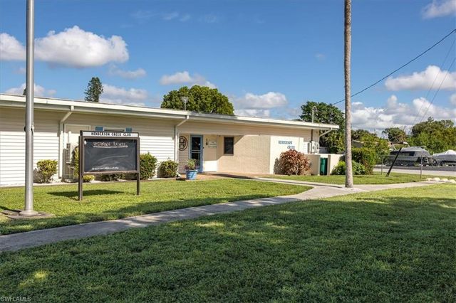 32 Sonderhen DR, Naples, FL 34114