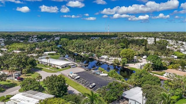 32 Sonderhen DR, Naples, FL 34114